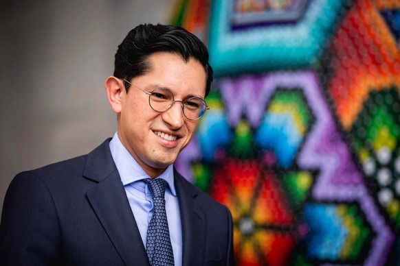 Roberto Velasco.