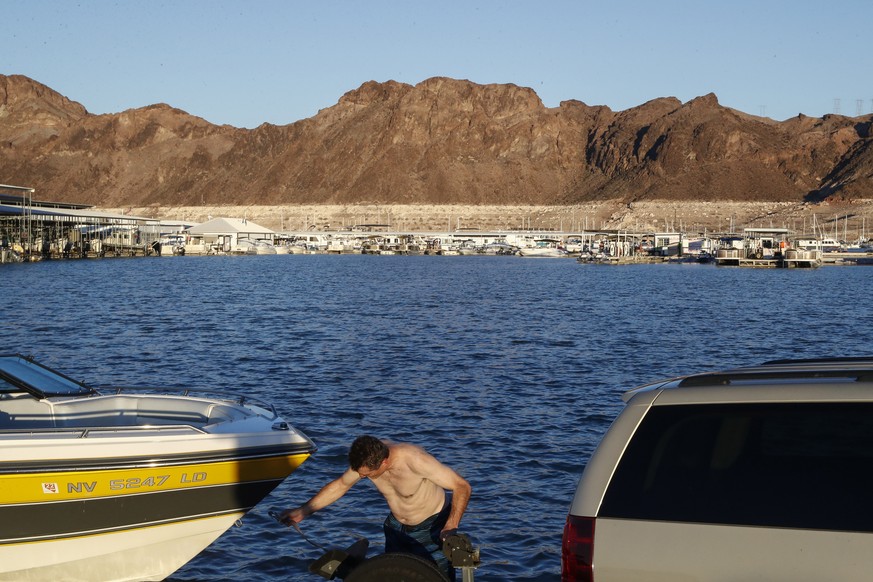 epa10048901 A person pulls out a boat from Lake Mead at Lake Mead National Recreation Area in Boulder City, Nevada, USA, 02 July 2022. The U.S. Bureau of Reclamation recently reported that the water l ...