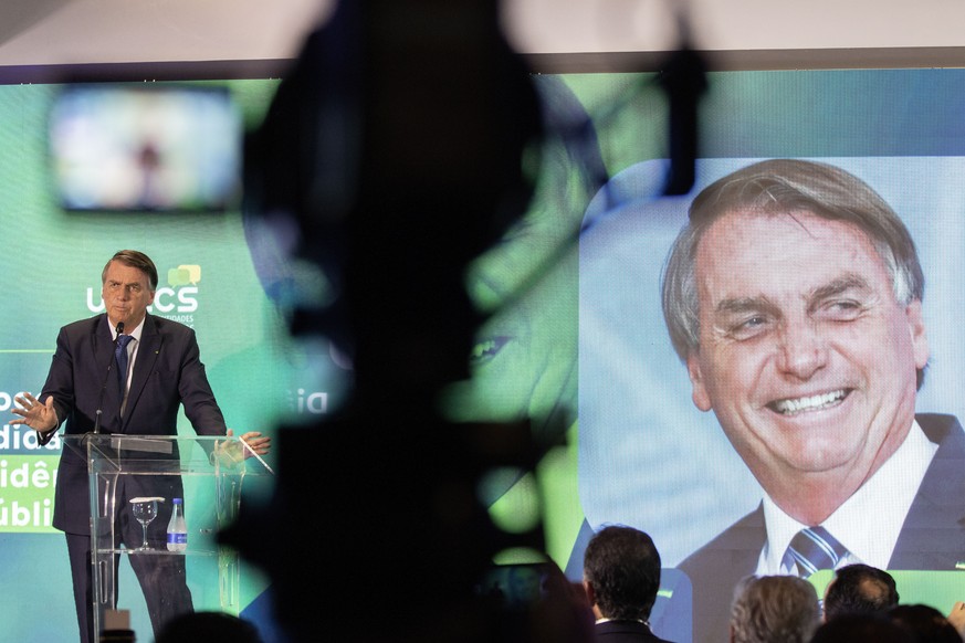 epa10147727 Jair Bolsonaro, current president of Brazil and candidate of the Liberal Party (PL), participates in the debate &#039;Dialogue with Presidential candidates of the Republic&#039;, promoted  ...