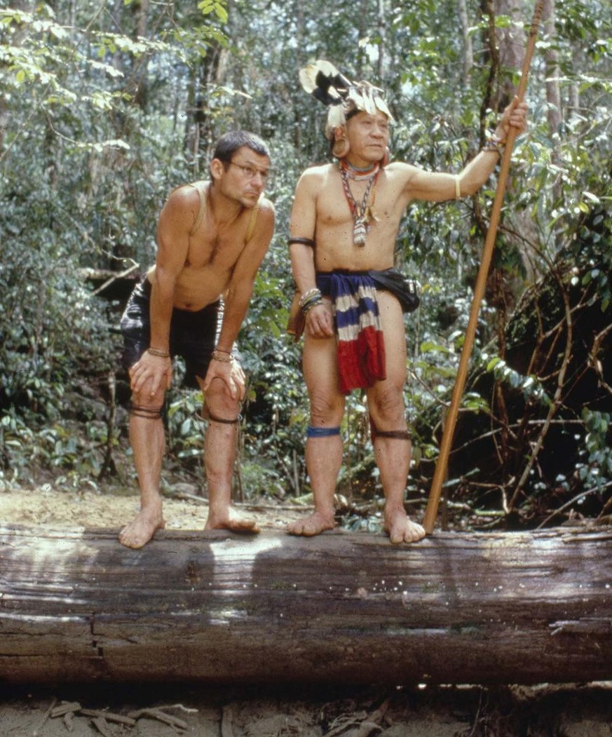 Bruno Manser au côté du chef Penan Along Sega, 1999.
https://bmf.ch/fr