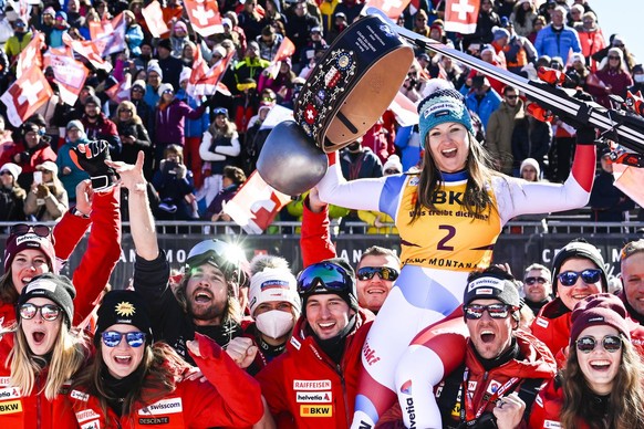 The winner Priska Nufer of Switzerland, celebrates with members of team of Switzerland during the women&#039;s Downhill race at the FIS Alpine Ski World Cup in Crans-Montana, Switzerland, Sunday, Febr ...