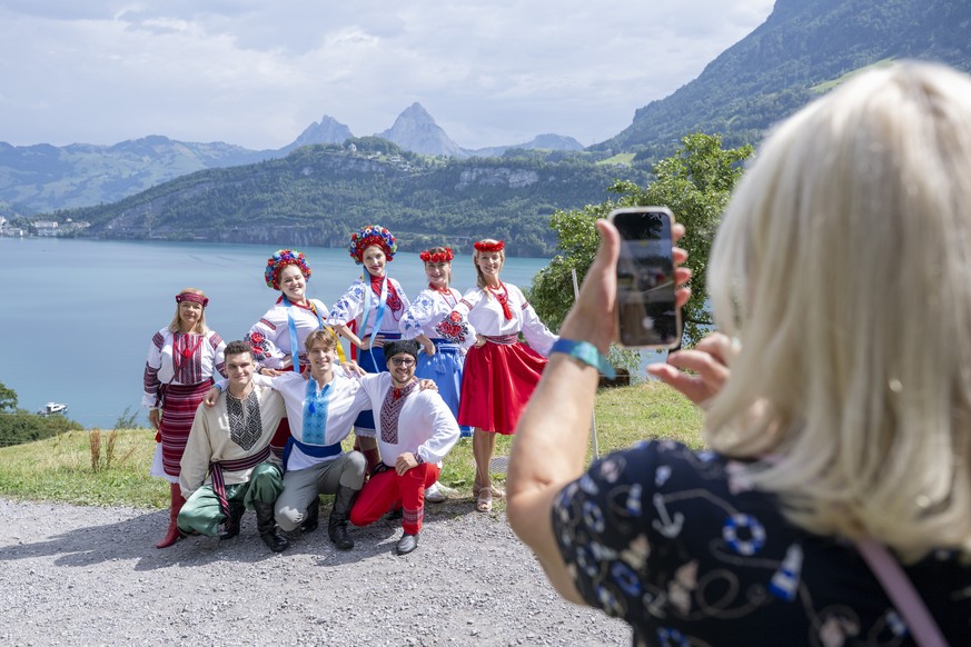 Die Trachtenleute aus der ganzen Schweit treffen auf dem Ruetli ein, anlaesslich der Bundesfeier auf dem Ruetli, welche im Zeichen von Kleiderwelten steht, am Samstag, 1. August 2026. (KEYSTONE/Urs Fl ...