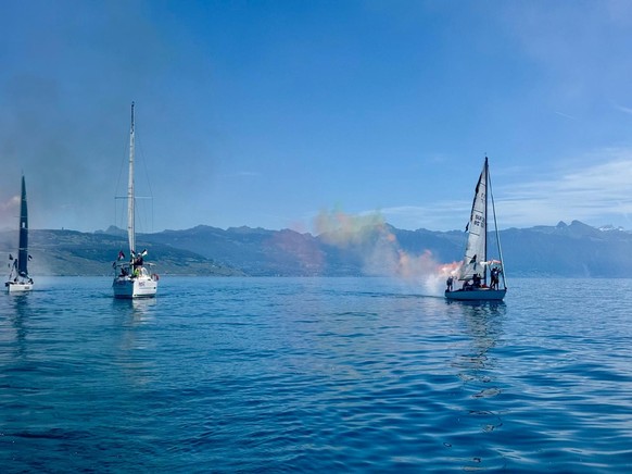 A Genève, une vingtaine de bateaux ont navigué samedi à la mi-journée sur le Léman en soutien à Gaza, en marge du sommet du G7 à Evian. A côté des voiles flottaient plusieurs dizaines de drapeaux pale ...