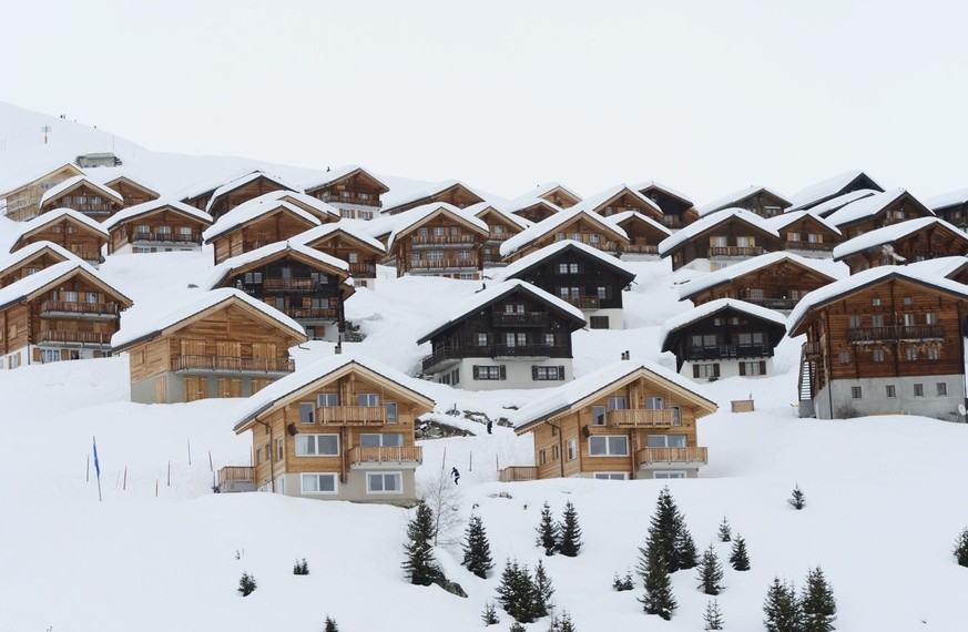 Des chalets sont pris en photos dans le village de Belalp - Blatten ce samedi 19 janvier 2013 a Belalp - Blatten. (KEYSTONE/Maxime Schmid)