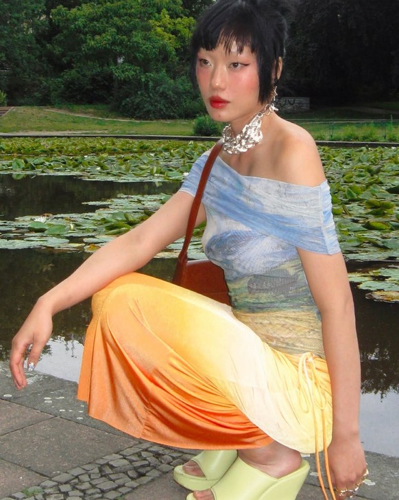 La modèle Kicki Yang Zhang en Desigual.