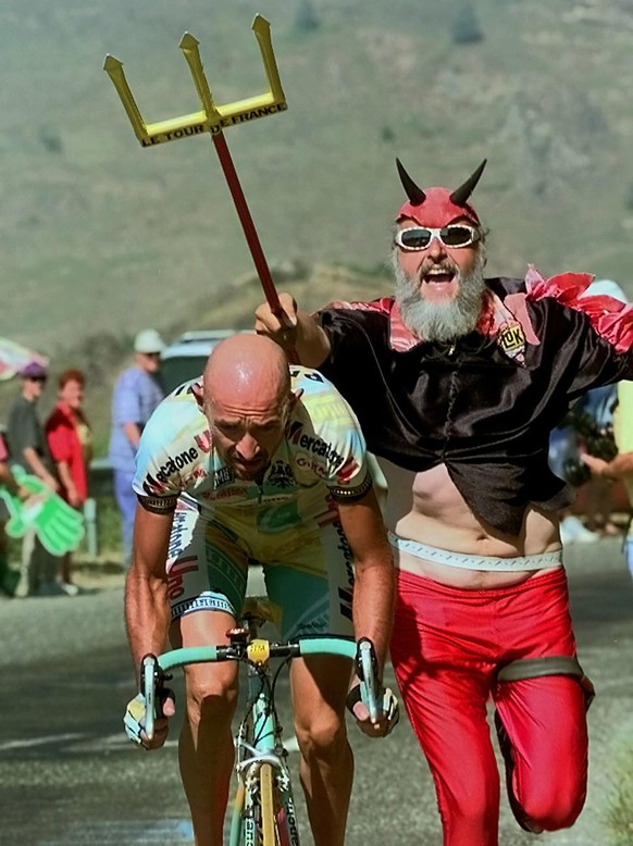 Pantani, essayant d'échapper à ses démons sur le plateau de Beille.