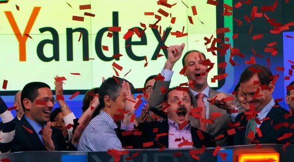 Les choses s'amélioraient encore: Yandex a célébré l'entrée de l'entreprise à la bourse américaine Nasdaq à New York en 2011. Onze ans plus tard, Yandex a été interdit de commerce.