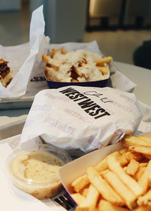 Le «Cali», encerclé par des frites nature et à la truffe.