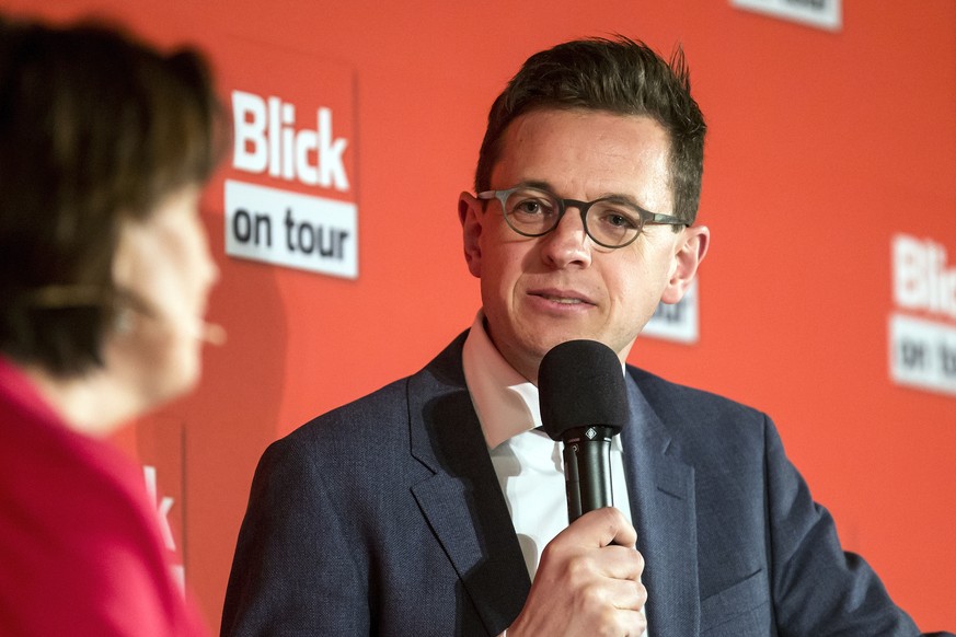 Bundesraetin Doris Leuthard, und Christian Dorer, Chefredaktor der Blick-Gruppe, von links, waehrend der Podiumsdiskussion zur No-Billag-Initiative am Mittwoch, 17. Januar 2018, im Hotel Schweizerhof  ...