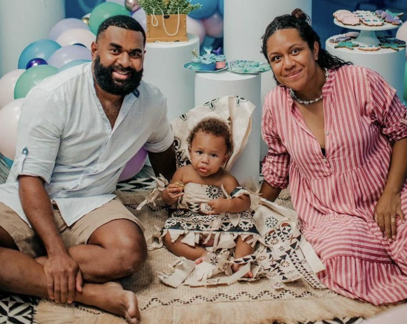 Le rugbyman avec sa femme et leur première fille.