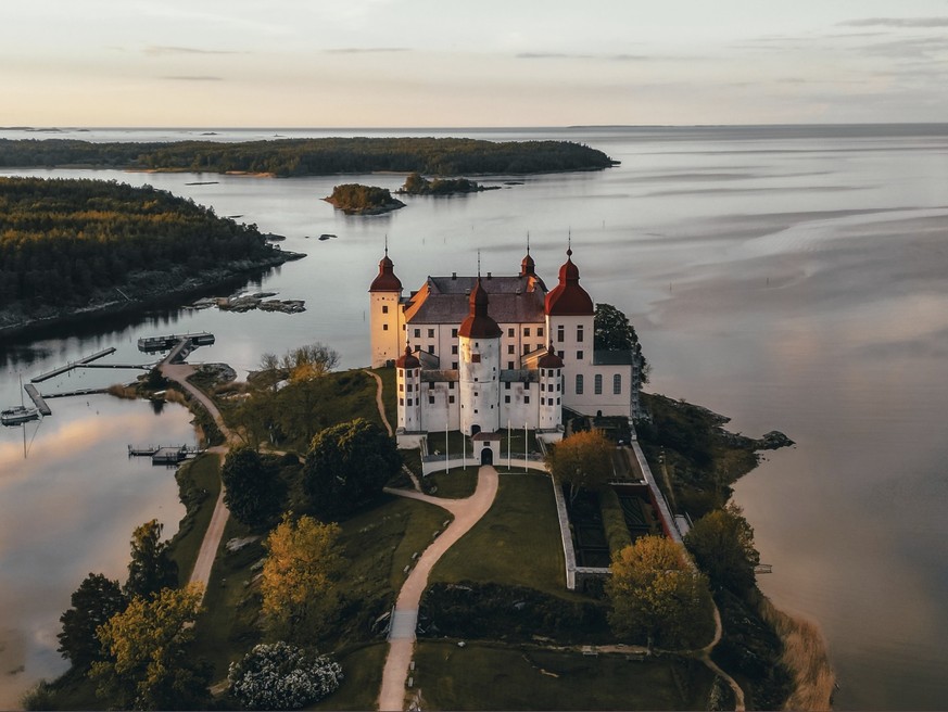Ne vous emballez pas, l'île de Tjuvholmen se situe derrière le château.