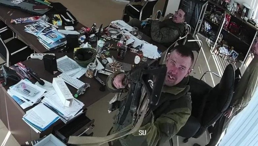 Capture d'écran des images de caméra de surveillance.