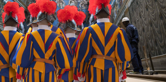 «Tout le monde dehors!» Le Vatican se transforme en bunker