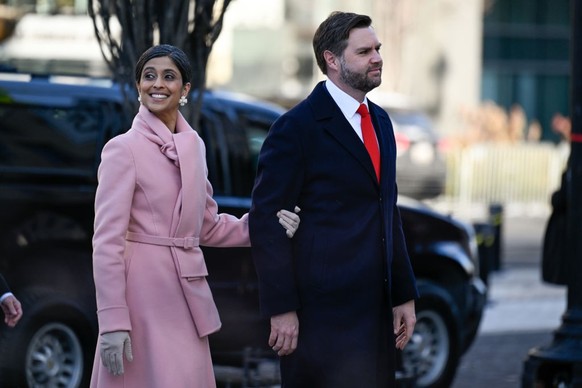 WASHINGTON, DC - APRIL 28:U.S. President Donald Trump and First Lady Melania Trump pose on the balcony of the White House during a state arrival ceremony on the South Lawn of the White House on day tw ...