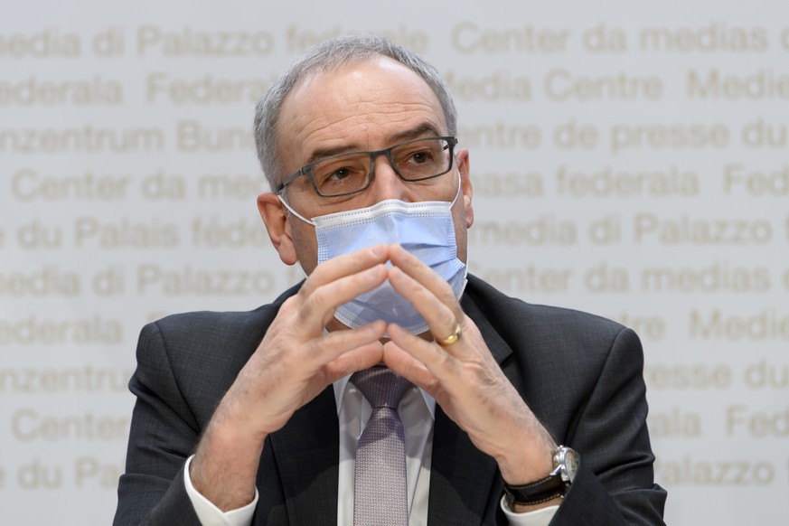 Bundespraesident Guy Parmelin, spricht an einer Medienkonferenz zur Lieferung von Impfdosen und die laufende Impfkampagne, am Donnerstag, 25. Maerz 2021 in Bern. (KEYSTONE/Anthony Anex)