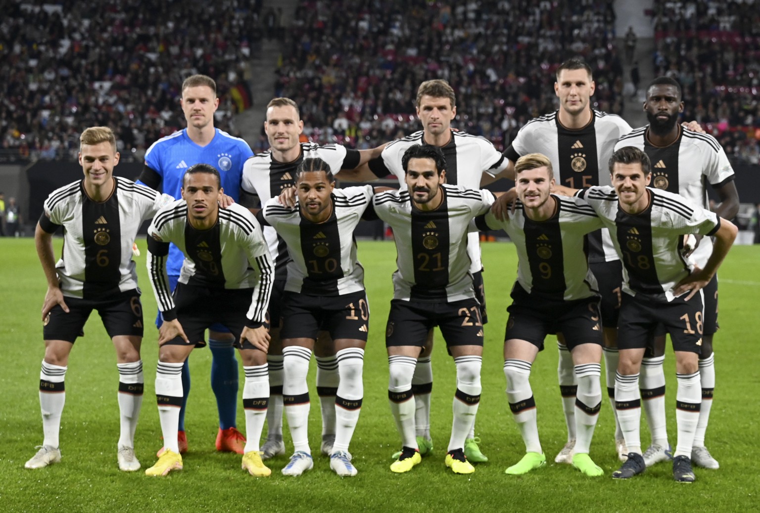 epa10202147 Players of Germany line up for the UEFA Nations League soccer match between Germany and Hungary in Leipzig, Germany, 23 September 2022. EPA/FILIP SINGER