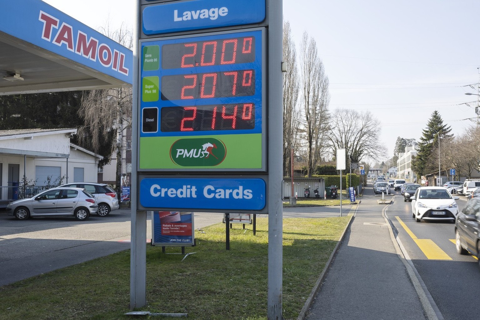 Une station essence à Genève, en mars 2022.