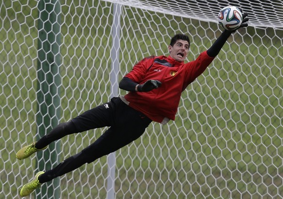 Belgium&#039;s goalkeeper Thibaut Courtois reaches for the ball during a training session of Belgium in Mogi Das Cruzes, Brazil, Thursday, June 19, 2014. Belgium play in group H of the 2014 soccer Wor ...