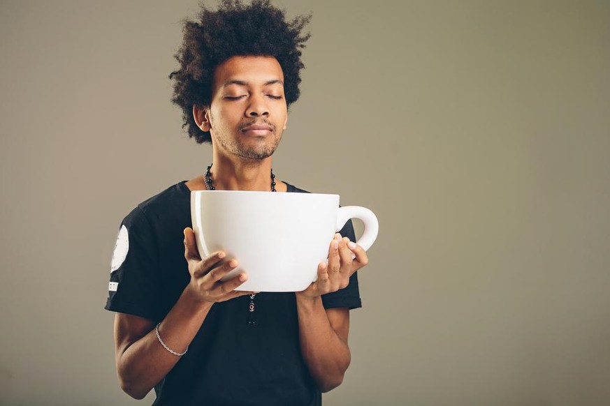 café caféine grains tasse jeune homme startup société boisson