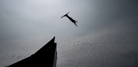Un saut à 16 m de haut dans le ciel zurichois.