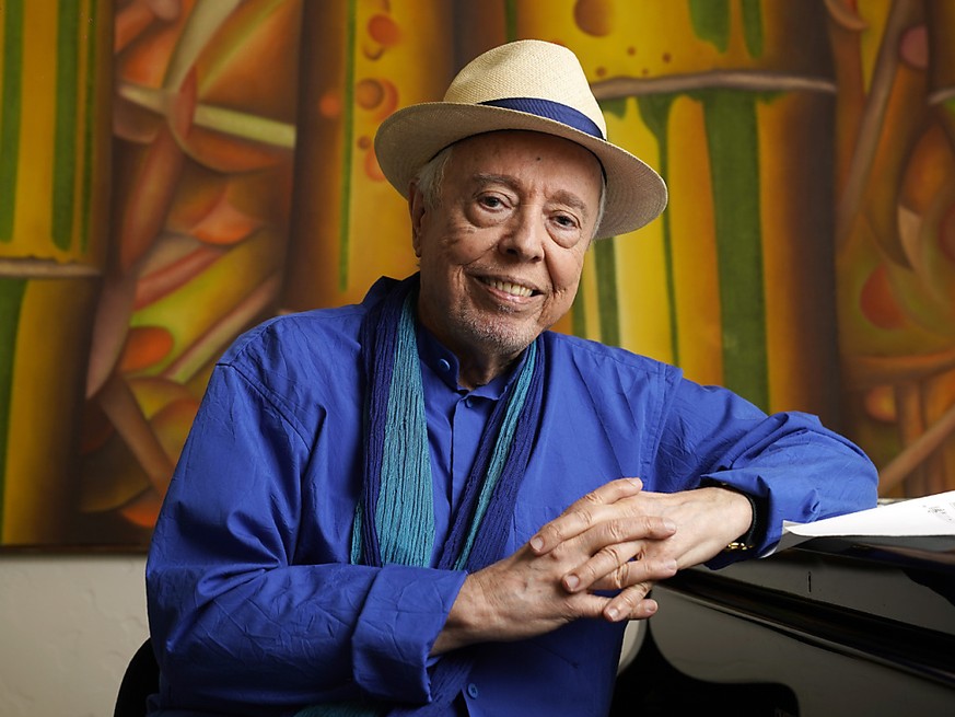 En 1966, Mendes connaît un succès international avec son album &quot;Sergio Mendes &amp; Brasil 66&quot; et le célèbre &quot;Mas Que Nada&quot;, adaptation d&#039;une chanson de Jorge Ben. Ici, une ph ...
