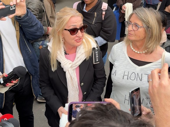 L’arrivée de Shein, au BHV à Paris, fait couler beaucoup d&#039;encre. Clients, policiers, manifestants et journalistes se sont donné rendez-vous en nombre pour cette ouverture. On y était.