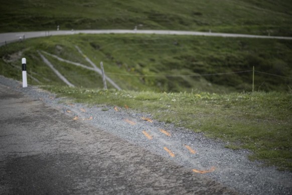 C'est à cet endroit précis que Mäder a quitté la route. Selon l'expert cycliste de la SRF Sven Montgomery, il s'agit du virage le plus difficile de la descente.