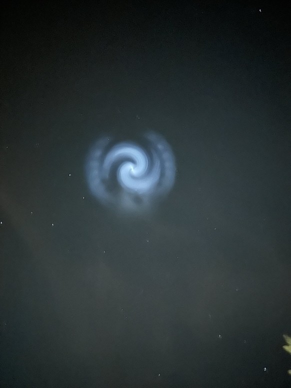 L&#039;étonnante spirale lumineuse que de nombreuses personnes ont aperçu lundi soir vers 21h00