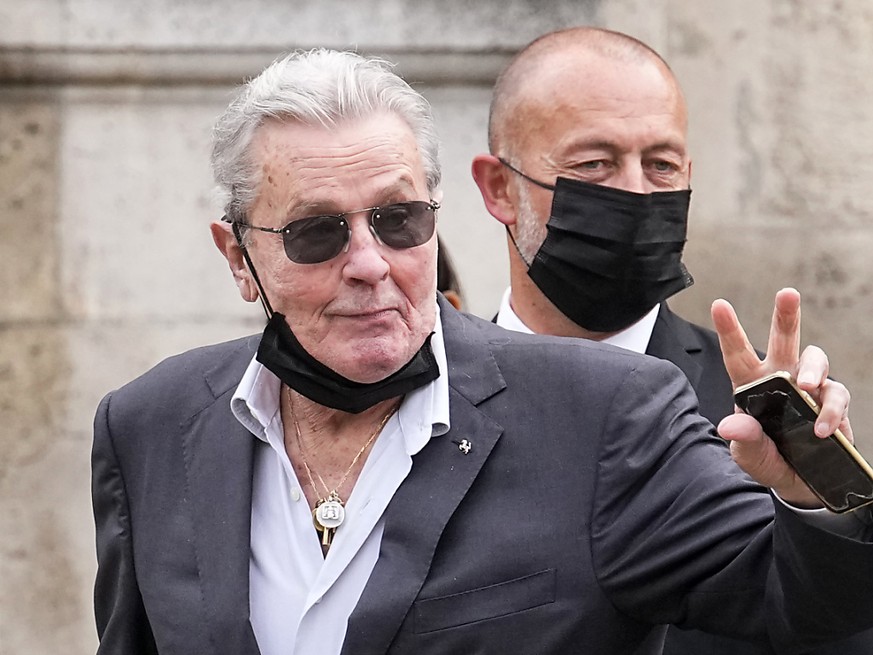Dur pour Alain Delon de voir ses enfants se déchirer.