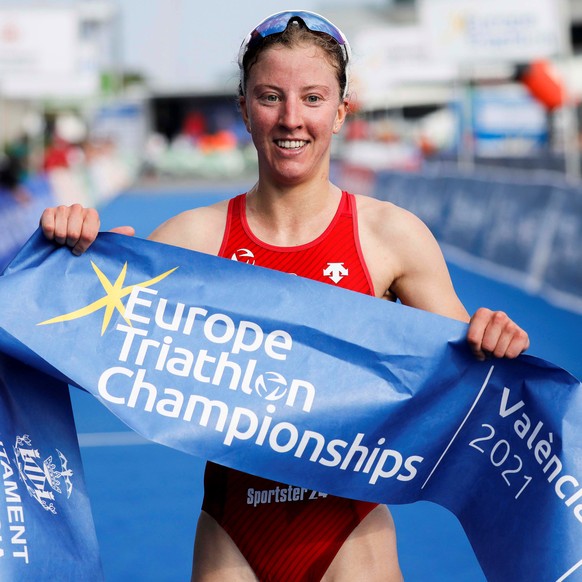 epa09487885 Swiss triathlete Julie Derron celebrates after winning the Elite women race of the 2021 Europe Triathlon Championships at La Marina in Valencia, eastern Spain, 25 September 2021. EPA/Ana E ...