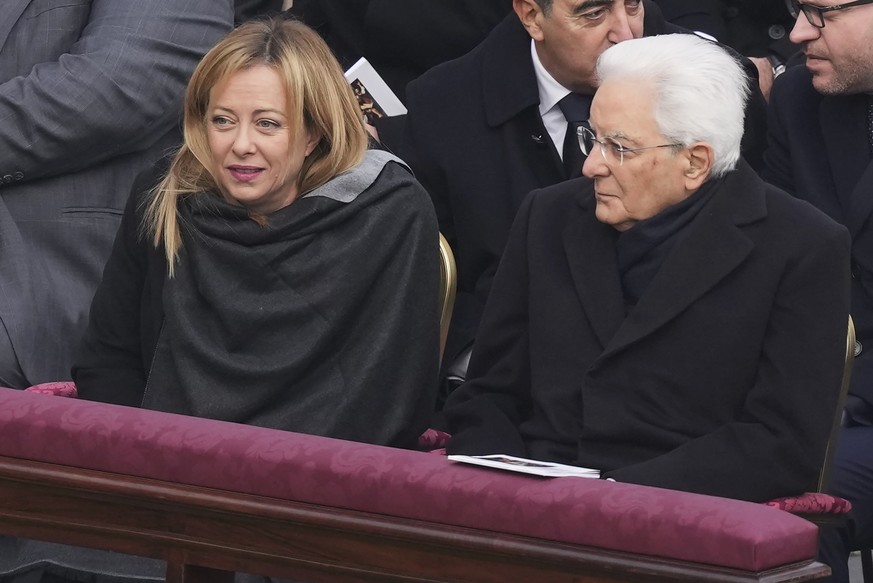 La première ministre italienne Giorgia Meloni et le président Sergio Mattarella.