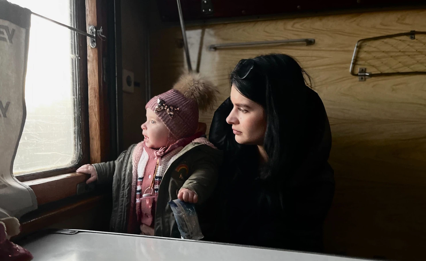 Maria et Julia dans le train d'évacuation en route pour Dnipro.