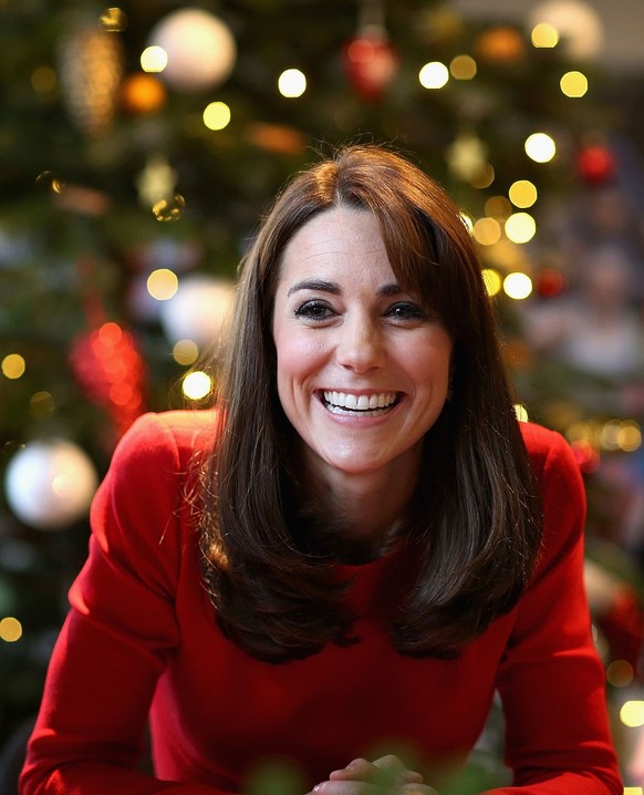 WINDSOR, ENGLAND - DECEMBER 08: Queen Elizabeth II thanks volunteers and key workers at Windsor Castle on December 08, 2020 in Windsor, England. The Queen and members of the royal family gave thanks t ...