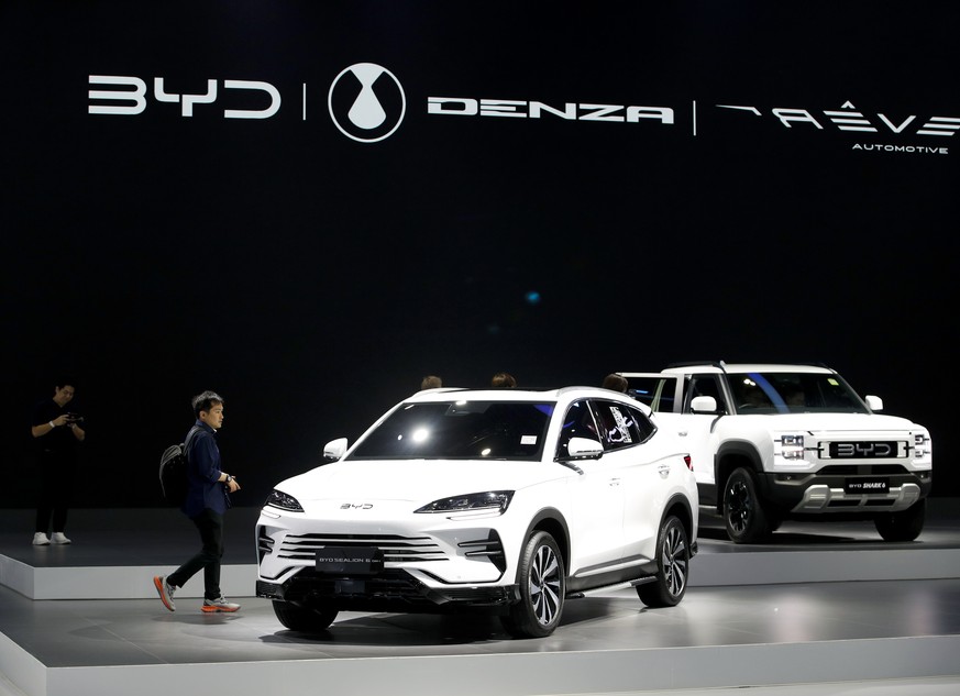 epa11985113 Members of the media inspect Chinese automaker BYD Sealion 6 (L) and Shark 6 (R) electric vehicles during a media preview at the 46th Bangkok International Motor Show 2025 automobile showc ...