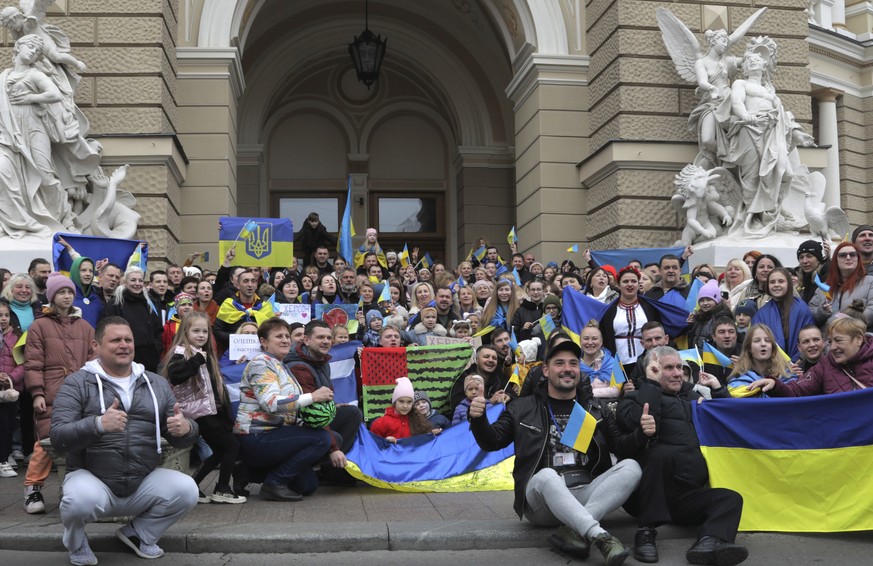 Ukrainians gather in downtown to celebrate the recapturing of Kherson city, Ukraine, Odesa, Saturday, Nov. 12, 2022. People across Ukraine awoke from a night of jubilant celebrating after the Kremlin  ...