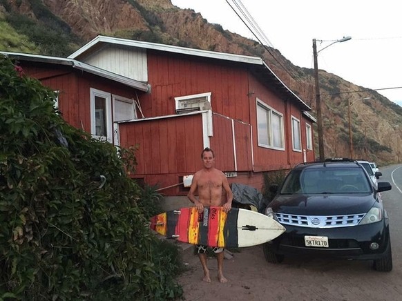 Pour ses amis, Randy était un «symbole du bon vieux temps», lorsque la classe ouvrière pouvait encore se permettre de vivre à Malibu. Il payait ses factures avec un job dans un restaurant de sushis et ...