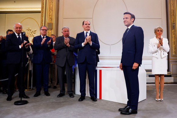 epa09931148 French President Emmanuel Macron is applauded as he is sworn-in for a second term as president after his re-election, during a ceremony at the Elysee Palace in Paris, France, 07 May 2022.  ...