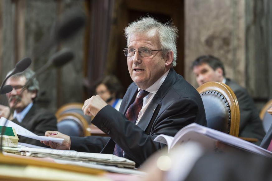 Staenderat Hans Stoeckli, SP-BE, bei einem Votum in der Kleinen Kammer am Montag, 9. Maerz 2015, an der Fruehlingssession der Eidgenoessischen Raete in Bern. (KEYSTONE/Alessandro della Valle)