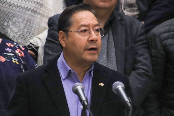 epa12440363 The President of Bolivia, Luis Arce, speaks alongside his government cabinet in La Paz, Bolivia, 08 October 2025. Arce warned of an attempted &#039;coup against democracy&#039; being orche ...