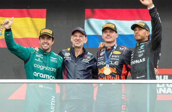 Newey (2e depuis la gauche) entouré de Alonso, Verstappen et Hamilton.
