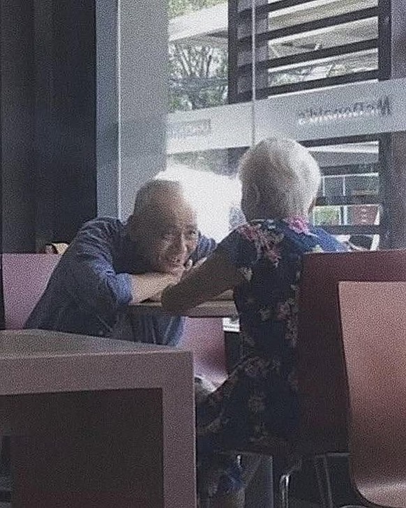 Herzig: Alte Leute immer noch so verliebt