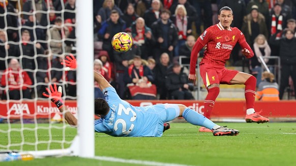 epa11712313 Liverpool&#039;s Darwin Nunez (R) scores the 1-0 past Aston Villa&#039;s goalkeeper Emiliano Martinez (L) during the English Premier League match between Liverpool FC and Aston Villa FC, i ...