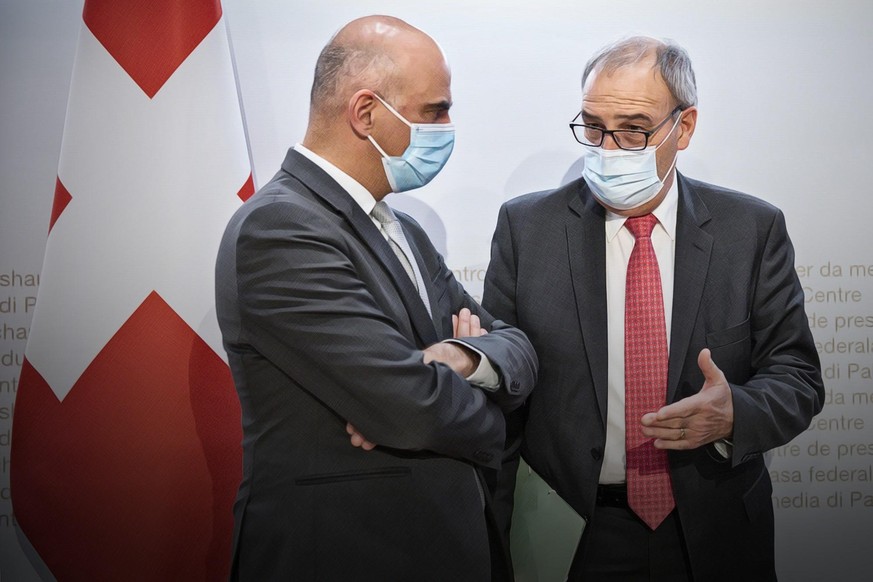 Une situation initiale délicate: le ministre de la Santé, Alain Berset, et le président de la Confédération, Guy Parmelin, vendredi dernier à Berne.