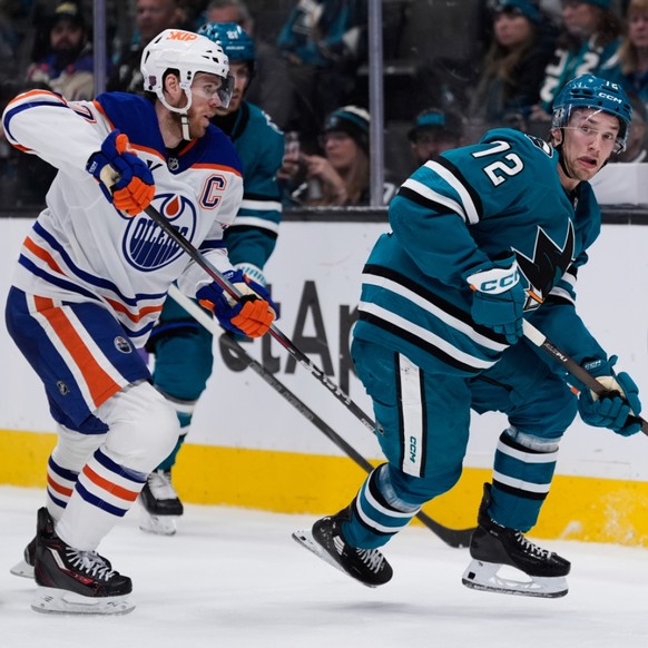 Connor McDavid (à gauche) et les Oilers ont imposé leur loi aux Sharks en supériorité numérique.