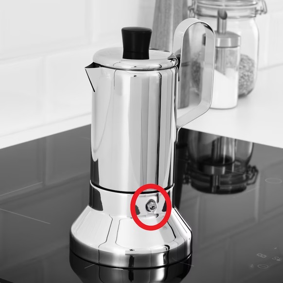 Ikea, La société suédoise de meubles a rappelé mercredi la machine à expresso «Metallisk». Elle conseille aux client la détenant de cesser de l&#039;utiliser «immédiatement». watson