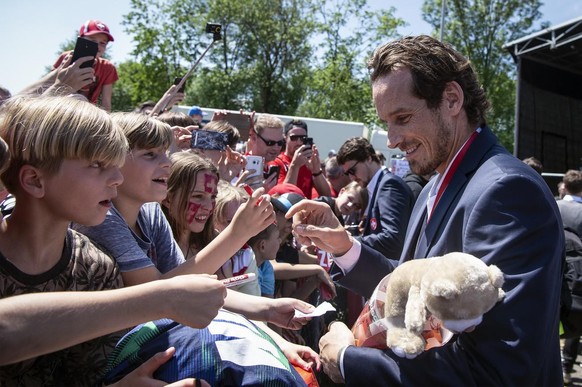 Fischer avec ses supporters en 2018.