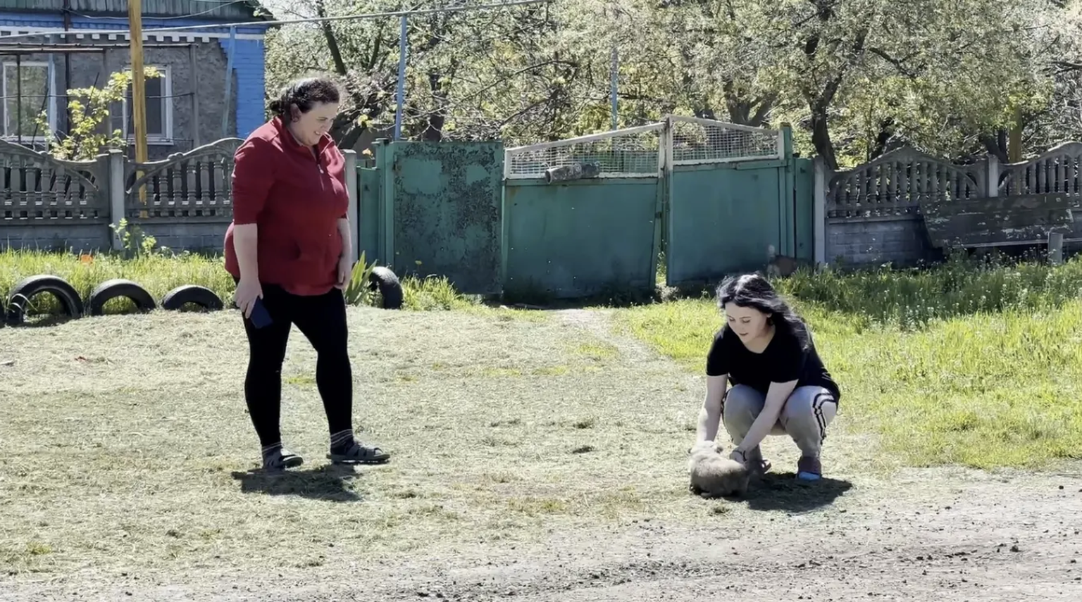 Une famille ukrainienne dans un bunker