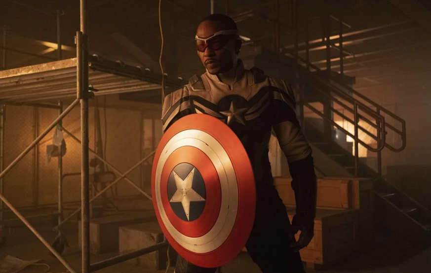 Anthony Mackie reprendra le bouclier dans Captain America: new world order qui sortira en juin 2024.