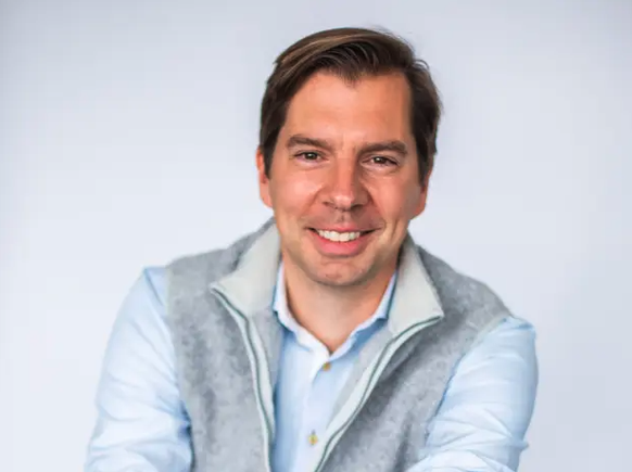 L&#039;Allemand Christian Schmitz a tenté de réorganiser Selecta par des mesures sévères. Au cours de ses premières années en tant que PDG, il a fait des allers-retours entre la Suisse et la Californi ...
