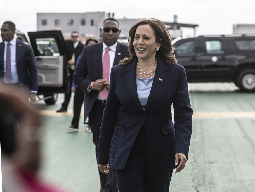 epa09901667 Vice President Kamala Harris arrives in San Francisco, California, USA, 21 April 2022. Harris visited the EMBRACE program of prenatal and postnatal care for black women. EPA/TERRY SCHMITT  ...